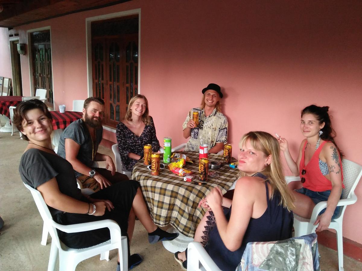 Tharurashmi Sea Pond Villa & Surf Hostel - Hiriketiya Dikwella Ngoại thất bức ảnh