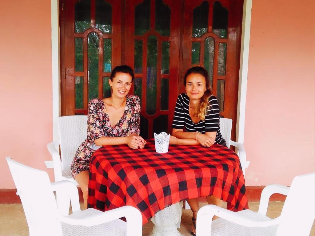 Tharurashmi Sea Pond Villa & Surf Hostel - Hiriketiya Dikwella Ngoại thất bức ảnh